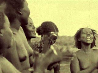 Perdu dans la photographie vintage avec des femmes poilues stupéfiantes