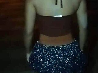 Sofia, 18-årig brasiliansk babe, viser kroppen sin på offentlige gater