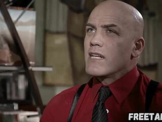 无辜18岁少女Brooklyn Gray被校长Bridgette B和老师Derrick Pierce猛操