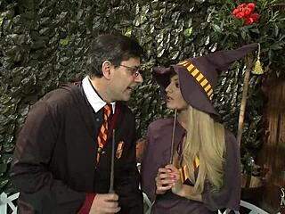 격렬한 레즈비언 그룹 섹스에서 보지 핥기와 손가락질