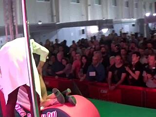 show completo milf espa�ola tatuada con grandes tetas follando en publico desde barcelona