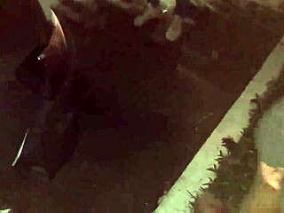 novinha TRANSA NA RUA sem camisinha. outdoor teen crossdressing.