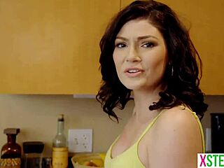 Ukazovalna 18-letna pastorka trdo jebana od zadaj wow!