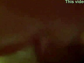 젊은 여친이 거대한 자지 딥스로트하고 크림파이 삼켜