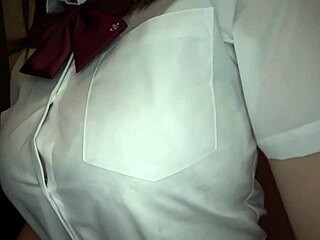 Hej, chcesz zobaczyć, jak ogromne cycki H-cup Io się trzęsą?