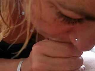 pompino in tenda con creampie caldo