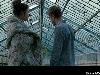 Wow, Nadezhda Tolubeeva tanggalkan topless dalam Truce 2010! Kau boleh tahan?