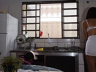 botei a cliente para mamar e ela cavalga meu pau duro na cowgirl