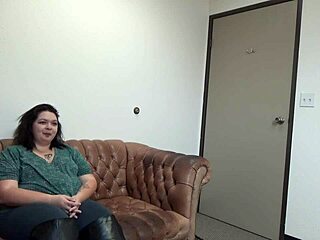 Mia Marks casting mülakatı derin boğaz aksiyonuyla vahşileşti