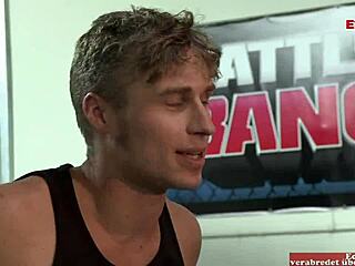 Dünne Ebony-Schönheit fickt hart im Boxring