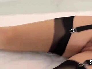 Madura británica infiel Sonia provoca con sus tetas masivas