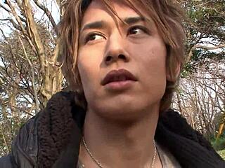 No puedo resistirme a esta belleza japonesa haciendo una mamada sexy