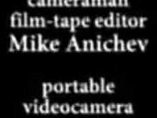 Наташа позирует голой в лесу с разорванной одеждой