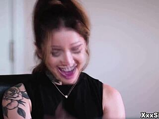 Vanessa Vega在生育诊所与Alex Jones医生激情跨种族交锋