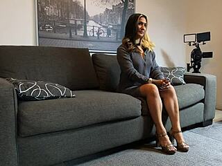 Aleksa brilha em sessão de casting quente.