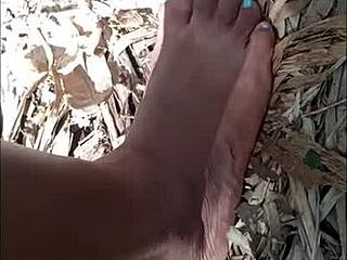 Ey, mira esta mona brasileña 18+ tiktoker con chochita apretada y culo grande en vídeo filtrado al aire libre! 😜