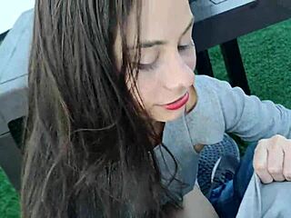 Trdo jebanje z 18-letno mačeho in njenim tesnim telesom