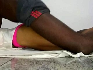 Dinlenirken yakışıklı dayanamadı cazibeme