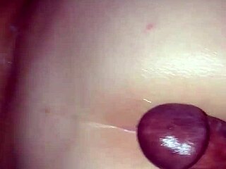 Amatør latina tenåring 18+ blir knullet i hundestilling og creampied