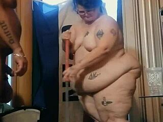 ぽっちゃり美女がデカ尻で誘惑！セクシーなPOVアクション