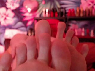 Seductive FOOT PLAY, the ultimate TEMPTATION!