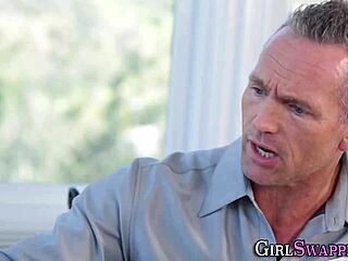 ¡Ey hijastra, ¿quieres probar el 69 conmigo esta noche y probar algo salvaje?