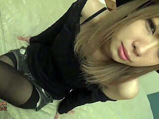 Gata asiática safada explora desejos loucos em cena japonesa sem censura.