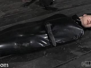 Feeling the sting of sexy whipping on beautiful ass