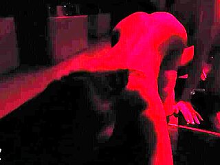 グアダラハラのスウィンガークラブでホットなレズアクション見たい？