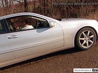 Hé, képzeld, ezek az amatőr érett csajok először próbálják a pornót, és durván vad! 😜