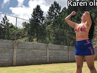 treinador fode aluna com pau grande ao invés de ensinar