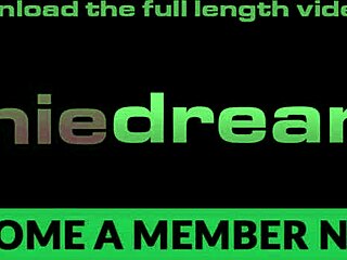 Hej, zobacz tę oszałamiającą brunetkę drażniącą przed solową zabawą!