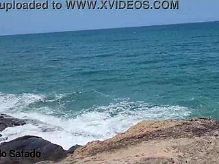 Surovo snemanje Holly Bombom na plaži Rio de Janeiro