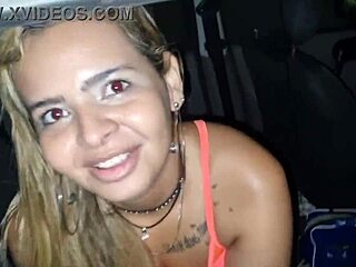 Não resisti ao Joao, fui curvada pelo seu pau preto enorme numa rua deserta