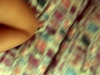 Icey Candi menea el culo salvaje sobre una enorme polla negra