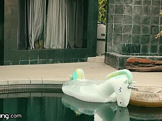 Bold Sk8r Girl Seduces Straight Brunette Babe With Tribbing And Pussy Licking