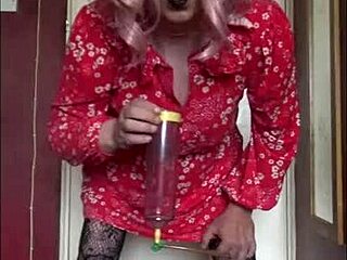 Bisexual Crossdresser Wants To Swallow Your Piss!