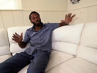 Učiteľka zvedená dvoma čiernymi chlapmi berie ich nabité kokoty v interraciáli