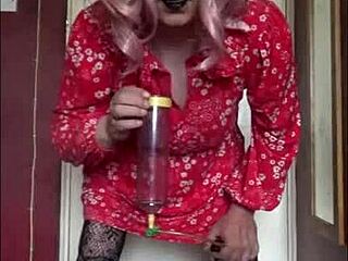 Bisexual Crossdresser Wants To Swallow Your Piss!