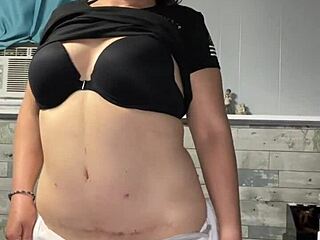 poglej me sleči po divji noči s prijatelji, hočeš videti več?