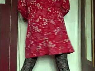 Bisexual Crossdresser Wants To Swallow Your Piss!