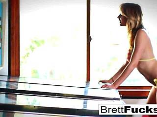 brett rossi stuffs her pussy while playing pinball nude