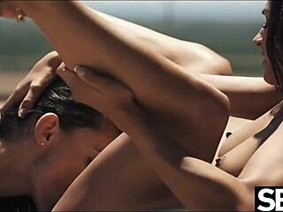 Bayang bikini jilat pepek basah luar