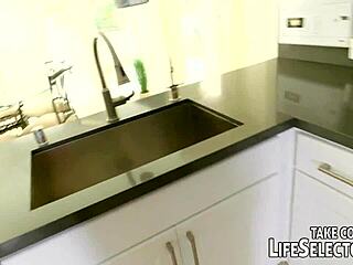 Belle-fille suce ma bite maintenant