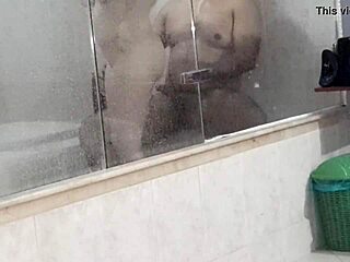 Argentinian chick rides and sucks in hotel bathtub