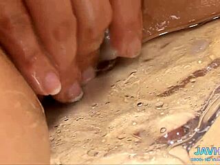 嘿，看我的毛茸茸日本骚逼！