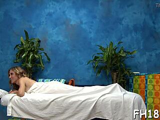 Jennifer Low se folla el culo en doble penetración 4x1