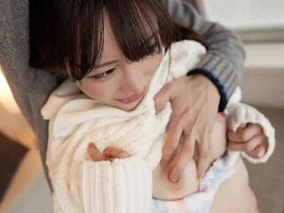 日本美女Eri、衣料店員がハードに騎乗して生中出しハメ撮り！