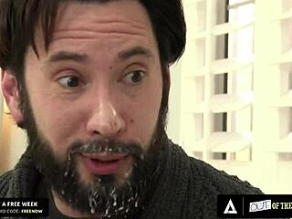 Családon kívül, mostohalány, anyád pasiját dugod itt helyben!