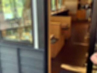 زوج ياباني يقبلون بعمق، يديه يسيطر، نهاية كريم باي خام